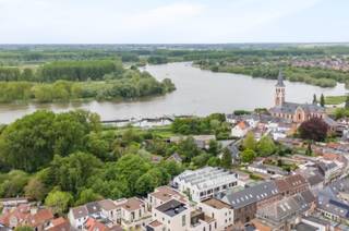 Op zoek naar een zorgeloze investering met directe huuropbrengst? Deze ruime en lichtrijke loft (100m²) in een kleinschalige residentie uit 2012...