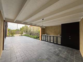 Ontdek deze instapklare, recent gerenoveerde woning in het rustige en groene Gavere. Dankzij de strategische ligging vlakbij de N60 geniet u van...