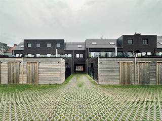 Dit appartement is gelegen op de tweede verdieping in het centrum van Beveren. U beschikt over een mooi terras, een achterliggende carport...