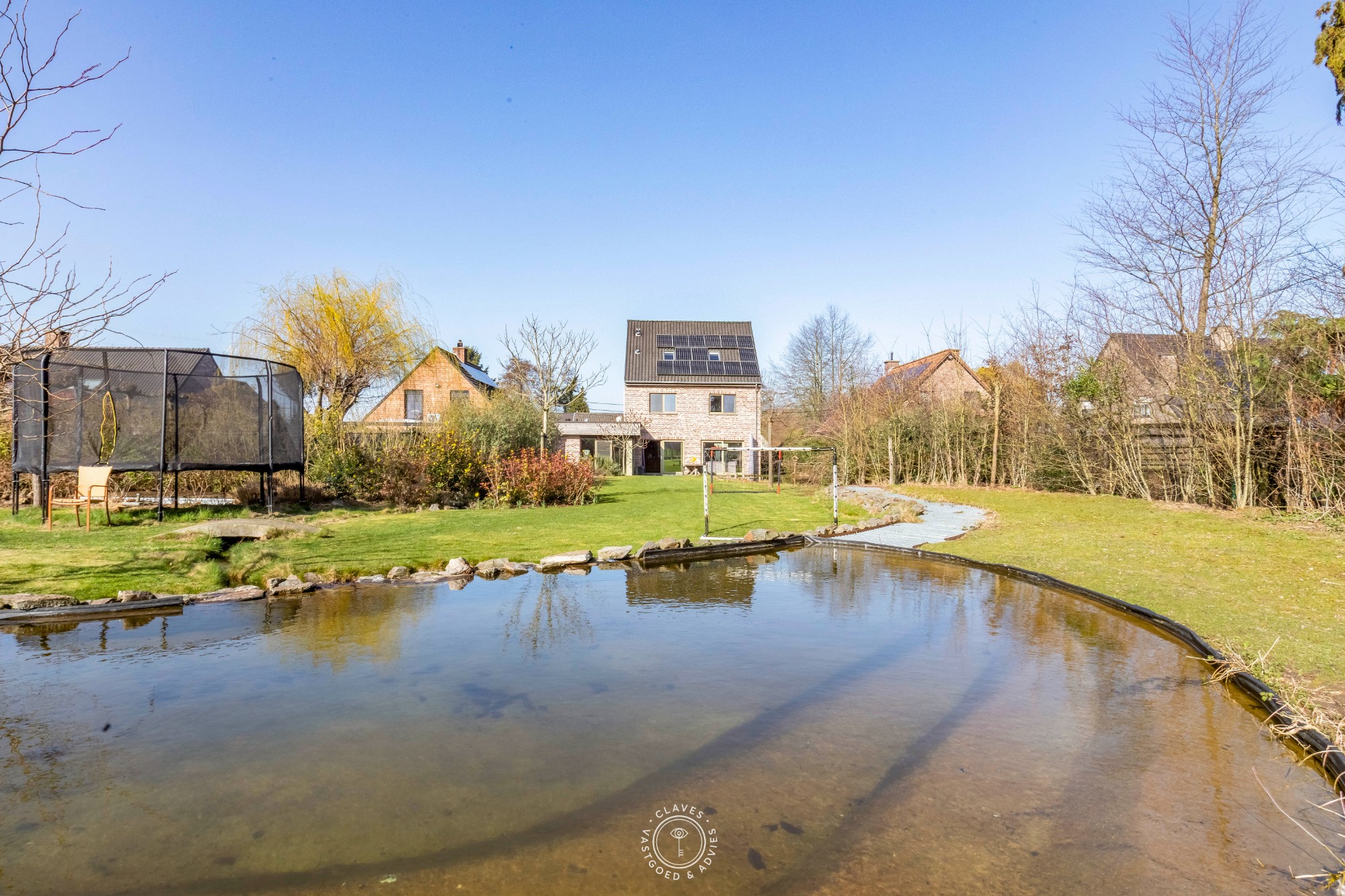 Welgelegen en recent gebouwde woning met uitzonderlijke tuin - foto 4