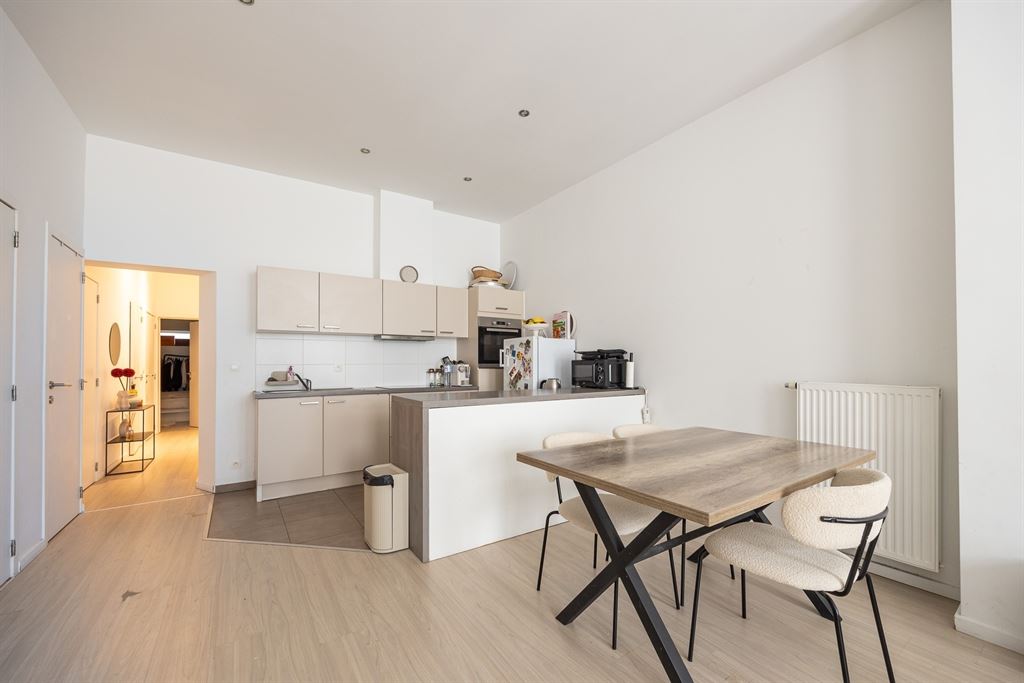 Instapklaar gelijkvloers appartement met stadskoer - foto 4