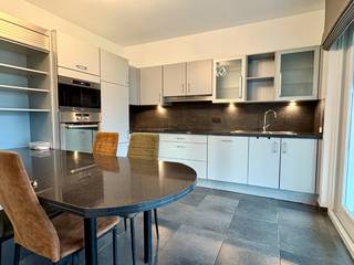 Recentbouw op uiterst rustige ligging met 3 slks, inpandige garage en grote oprit.Deze woning is instapklaar, zeer goed verzorgd en heeft een...