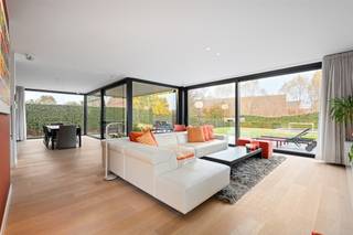 Luxueuze designvilla in Sint-Lievens-HoutemOntdek deze moderne, hoogwaardig afgewerkte villa met 307m² bewoonbare oppervlakte op een perceel van...