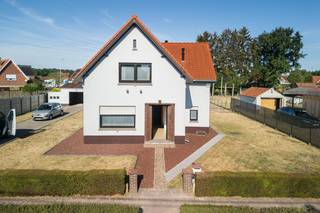 Op zoek naar een woning waar je iets moois van kan maken? Deze gezinswoning in Aarschot biedt je de ruimte en de ligging om aan de slag te gaan.Met 3...