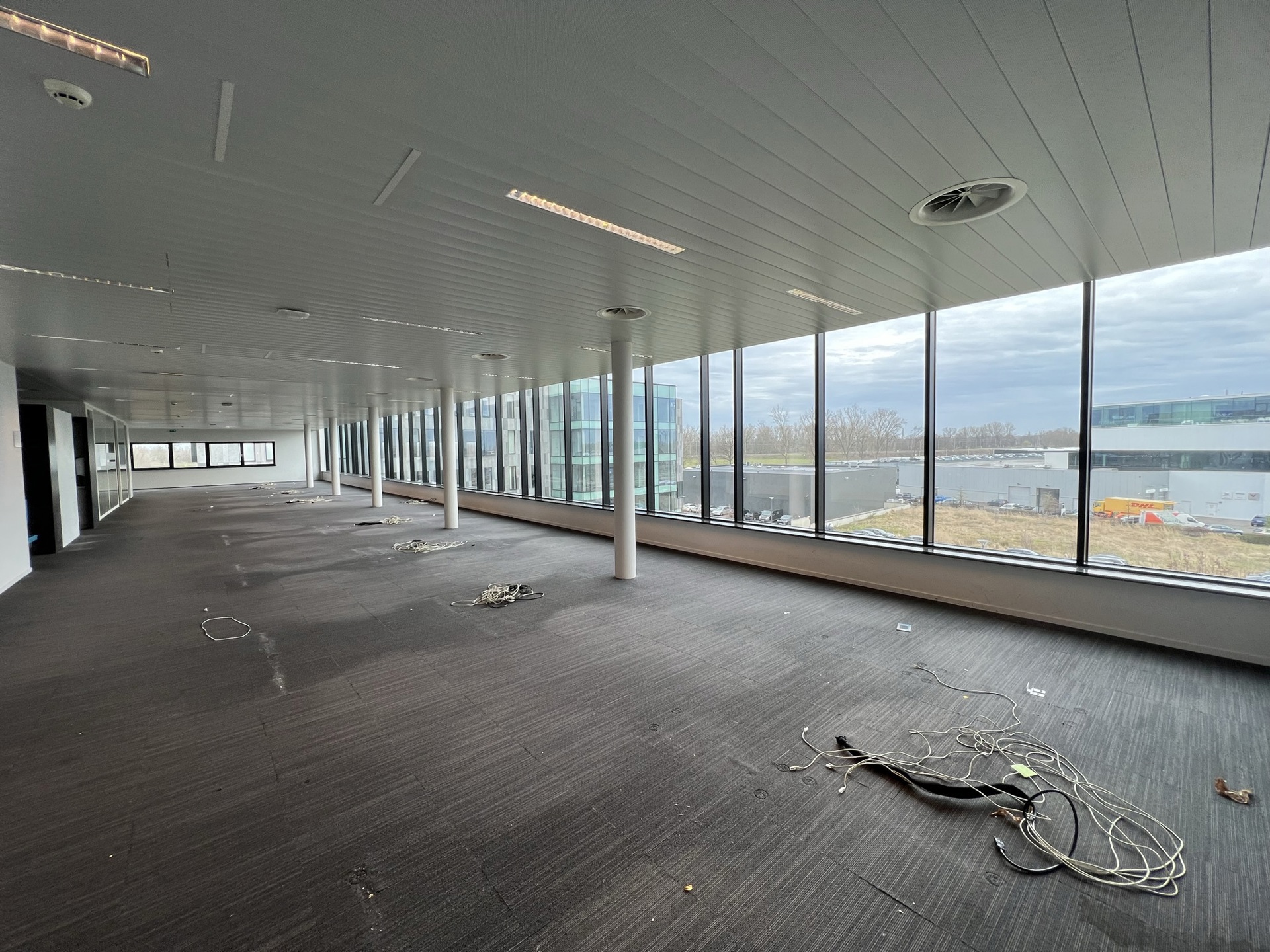 Hedendaagse kantoren (870m²) op zichtlocatie - foto 4