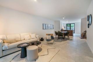 Op een toplocatie aan het station van Diksmuide bevindt zich dit ruim en instapklaar nieuwbouwappartement met 3 slaapkamers in Residentie...