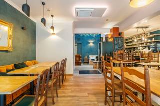 Op zoek naar een interessante opbrengsteigendom in hartje Sint-Niklaas? Ontdek dit handelspand met duplex appartement, ideaal gelegen in het...