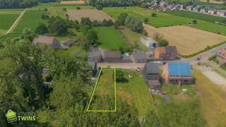 <h3><span>Bouwgrond voor halfopen bebouwing te Lebbeke</span></h3><h3><span> </span></h3><p><span>Ontdek deze prachtige bouwgrond voor een halfopen bebouwing op een </span><span>gunstige ligging</span><span> nabij het poelbos, scholen, winkels, openbaar vervoer en met vlotte verbindingen naar belangrijke invalswegen.</span></p><p><span> </span></p><p><span>Ligging:</span><span> Poelstraat 14C, Lebbeke<br /></span><span>Oppervlakte perceel: </span><span>5a 58ca</span></p><p><span> </span></p><p><span>De grond maakt deel uit van een </span><span>goedgekeurde verkaveling</span><span> met volgende </span><span>bouwvoorschriften</span><span>:</span></p><ul><li><span>Maximale bouwdiepte: </span><span>18 m</span><span> op het gelijkvloers en </span><span>12 m</span><span> op de verdieping</span></li><li><span>Dubbele bouwlaag</span><span> toegestaan met kroonlijsthoogte van </span><span>6 m </span><span>en een nokhoogte van maximaal</span><span> 12m.</span></li></ul><p><span> </span></p><p><span>Het perceel geniet van een </span><span>Noord-Westgerichte oriëntatie</span><span> en ligt in een </span><span>rustige, groene omgeving</span><span>.</span></p><p><span> </span></p><p><span>Plan vandaag nog uw persoonlijk bezoek of vraag meer informatie: T. 052/55.55.55 | <span>info@immotwins.be</span></span><span> | <span>www.immotwins.be</span></span><span> </span></p><p><span> </span></p>