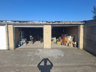 <p>Gesloten dubbele garagebox te koop in het centrum van Koksijde-Dorp.<br />Afmetingen garage: 6m breedte x 5,8m diepte x 2,08m hoogte. </p>