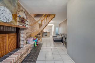 Ben je op zoek naar een moderne, instapklare rijwoning met een dakterras op een toplocatie in Temse? Dan is dit jouw kans! Ontdek waarom deze...