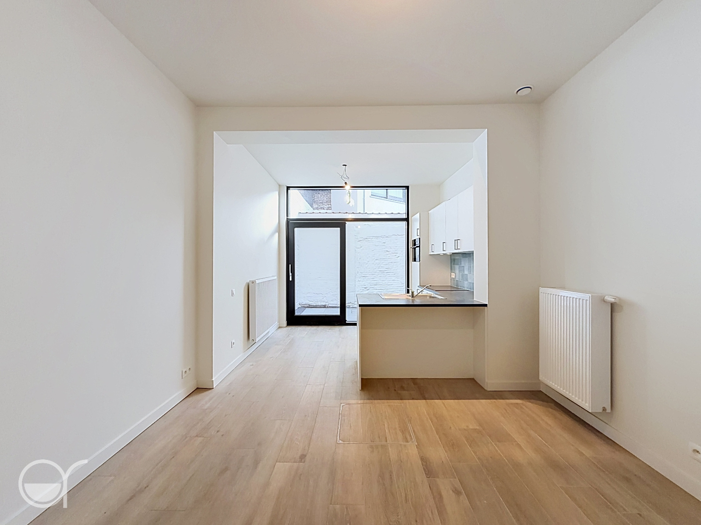 Prachtig gerenoveerde rijwoning met 2 slaapkamers en buitenruimte nabij de Coupure - foto 3