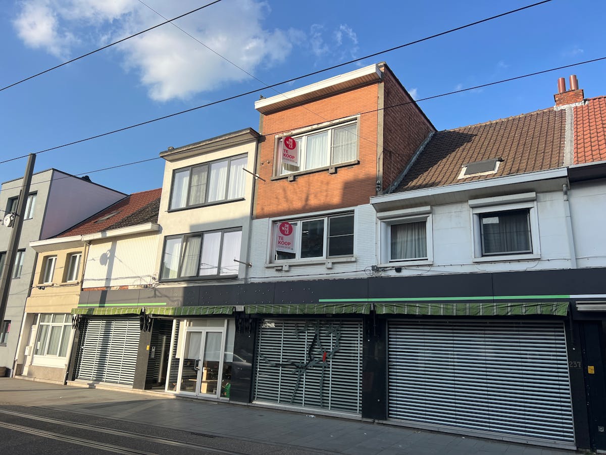 Development building with trade and 2 apartments in Deurne! - photo 4