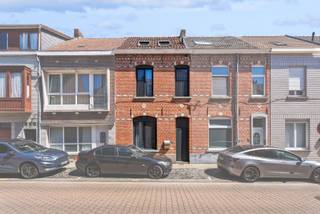 Nieuw te koop in Eeklo:Deze recent gerenoveerde woning is gelegen in de Visstraat in Eeklo, vlakbij scholen, winkels en openbaar vervoer.We betreden...