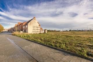 Ben jij op zoek naar een perceel grond om je droomhuis te bouwen? Dan is dit perceel grond gelegen op wandelafstand van centrum Tielt, met name in...