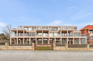 Dit project neemt deel aan de NIEUWBOUWZONDAG op 27 april van 10u tot 14u Belle View is een exclusief woonproject dat een bestaande villa uit 1929 in...