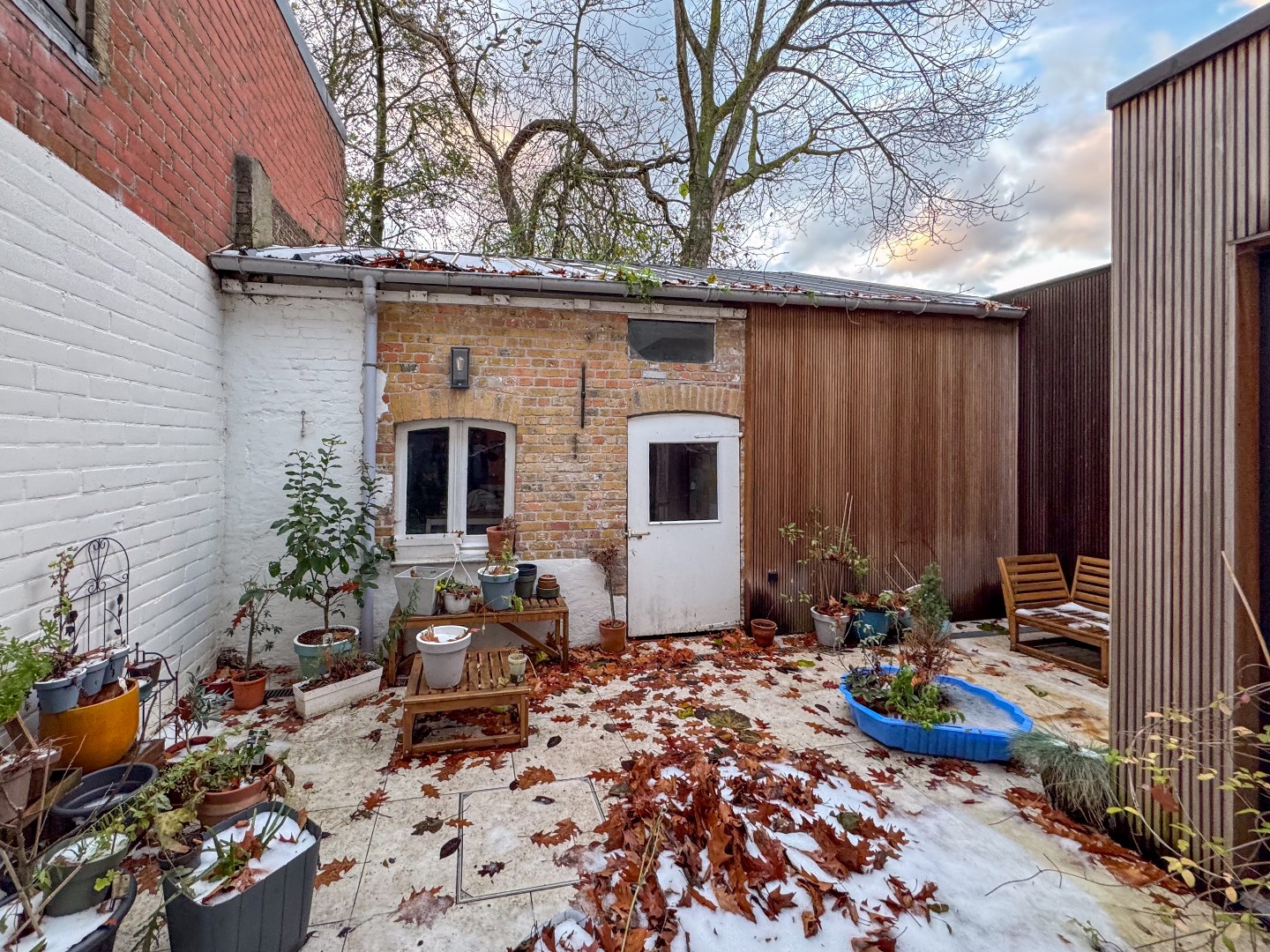 Woning met 3 slaapkamers, garage en gezellig stadstuintje met berging. - foto 4