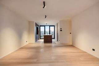 Dit nieuwbouwappartement is gelegen in het centrum van Sint-Denijs-Westrem, in de Sint-Dionysiusstraat, op wandelafstand van winkels, openbaar...