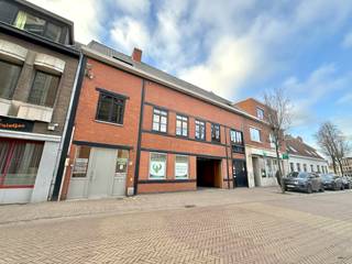 GEEN HORECA MOGELIJK !Deze leuke en NAAR EIGEN KEUZE in te richten ruimte in het bruisende centrum van EVERGEM is ideaal voor de startende...