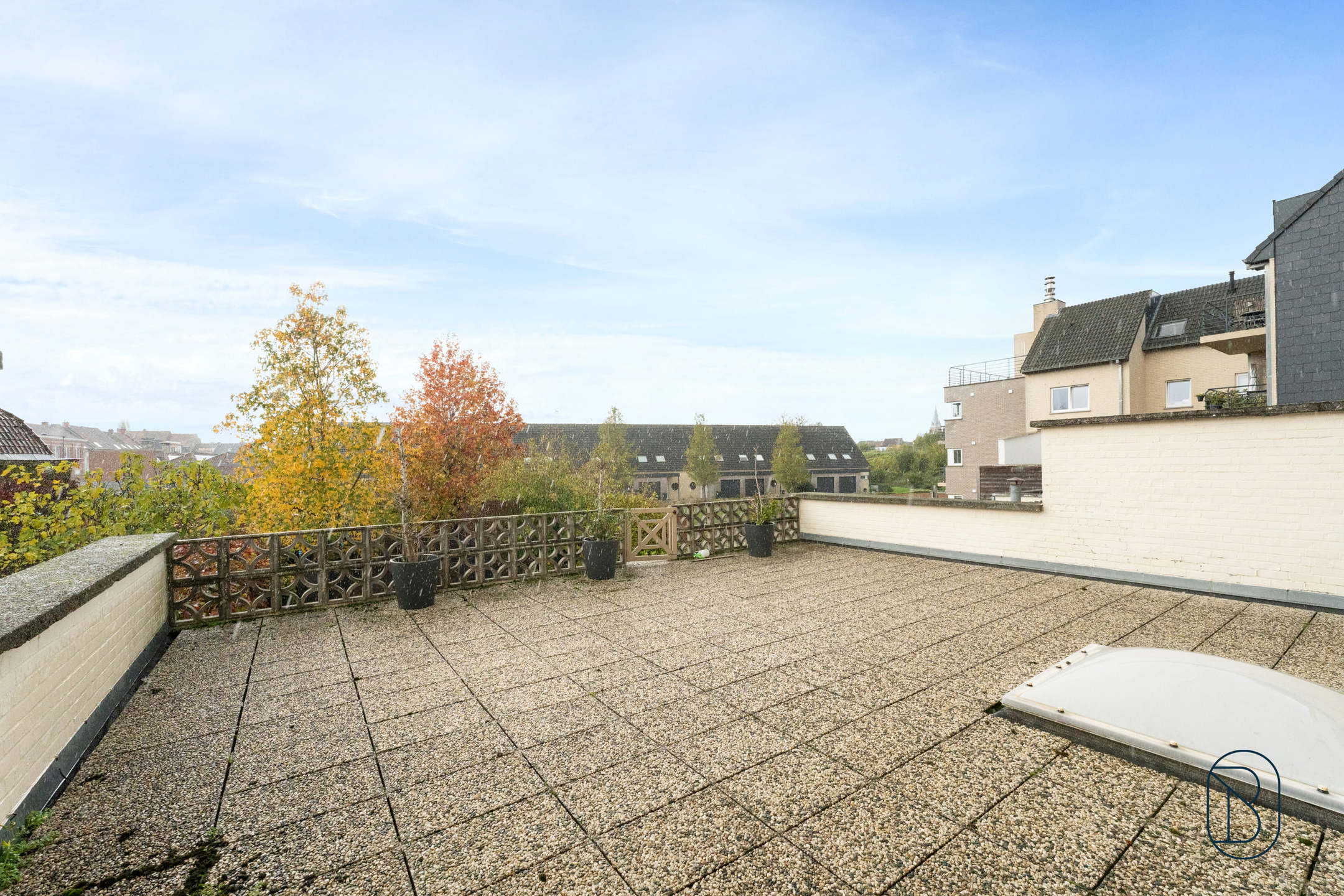 Grote woning met oprit, 2 garages, tuin, en praktijk! - foto 3