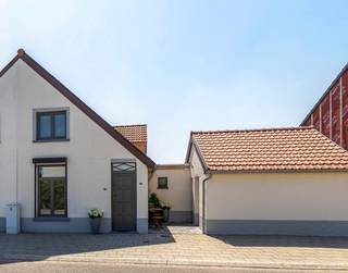 Ben je op zoek naar een huisje in Hasselt? Dan is dit huis in de Paggestraat juist buiten de grote ring wellicht iets voor jou.Het huis heeft op het...