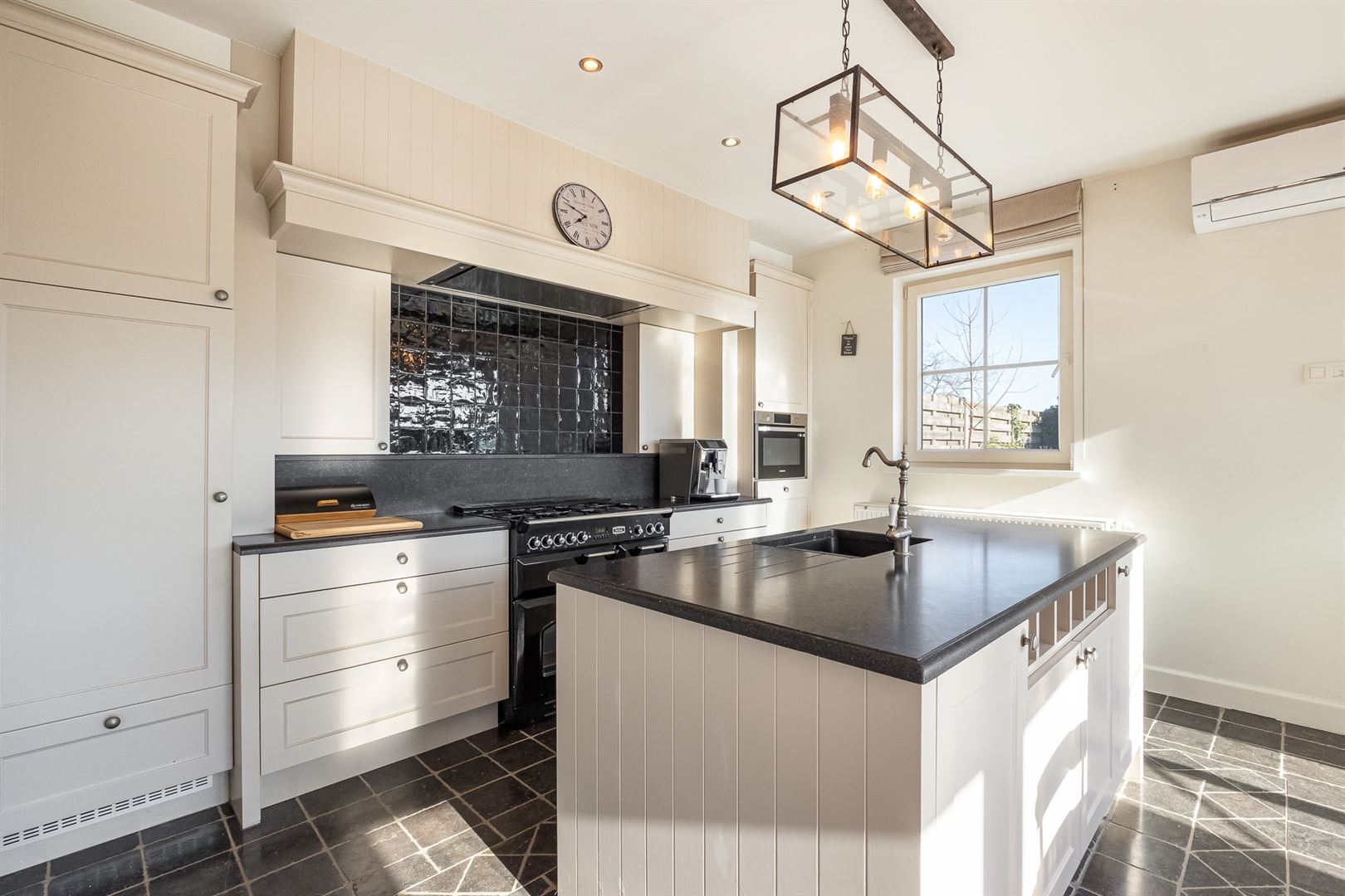 Ruime instapklare woning met 4 slaapkamers! - foto 4