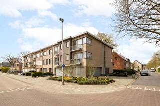  Gezellig gelijkvloers appartement met tuin en parking nabij centrum Maria-ter-Heide (Brasschaat) De omgeving is ideaal dankzij de nabijheid van...