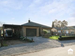 Te koop: rustig gelegen open bebouwing in Oudsbergen, omgeven door groen en bosrijke omgeving.Deze gelijkvloerse woning (bouwjaar 1986) biedt drie...