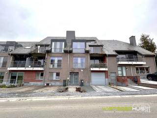 In de moderne residentie Ternatpoort in Meerbeke bevindt zich dit ruime en instapklare tweeslaapkamerappartement op de tweede verdieping...