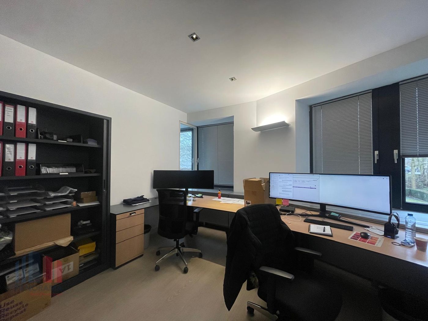 513 sqm of offices and 80 sqm of storage space near the R0/E40 motorway junction - photo 3