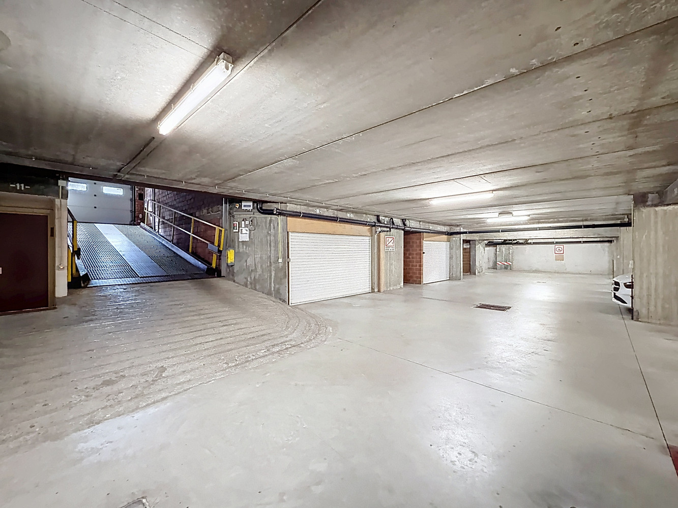 Autostaanplaats vlakbij het strand in Duinbergen. - foto 5