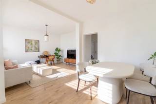 <p>Located at 28 Beschavingstraat—a wide, residential street in the heart of the sought-after Expo or Exhibition District—this fully renovated 2-bedroom apartment is situated on the second floor of a small-scale, similarly renovated building.</p><p>The apartment combines modern living comfort with a quiet and green setting. From the apartment, you can enjoy a pleasant view toward Mastvestpark. The spacious terrace, measuring approximately 6 m², provides a lovely outdoor space to enjoy the surroundings. Inside, the apartment has been completely renovated and features two bedrooms. Technically and energetically, everything is in excellent condition: an EPC rating of B and a code-compliant electrical system. A private basement storage unit provides additional practical storage space. The small-scale building has also been renovated and is managed without a property manager.</p><p>Quiet and green living in the Expowijk<br />Beschavingstraat is a wide, beautiful residential street, located on a side street off the well-known Jan Van Rijswijcklaan and on the border with Antwerp-South.<br />A major asset is the nearby Mastvestpark, with its pond and walking trail. It offers a pleasant green setting for a walk, a jog, or a quiet moment by the water. In addition, there are numerous sports facilities in the immediate vicinity.</p><p>The location is also exceptionally convenient. Via Jan Van Rijswijcklaan, you can easily reach Antwerp-South, and thanks to the proximity of the Antwerp Ring Road, the main in- and outbound highways are also easily accessible.</p><p>Highlights: fully renovated · 2 bedrooms · terrace approx. 6 m² · view toward Mastvestpark · EPC B · electrical system up to code · private basement storage · small-scale renovated building · no property manager · sought-after Expo/Exhibition District · wide residential street · easy access to Antwerp-South and the Ring.</p><p>In short: a move-in-ready apartment in a quiet, green, and strategic location, with Mastvestpark just a stone’s throw away.</p><p>Interested? Contact us for more information or to schedule a viewing: info@markasa.be or 03/827.72.92</p>