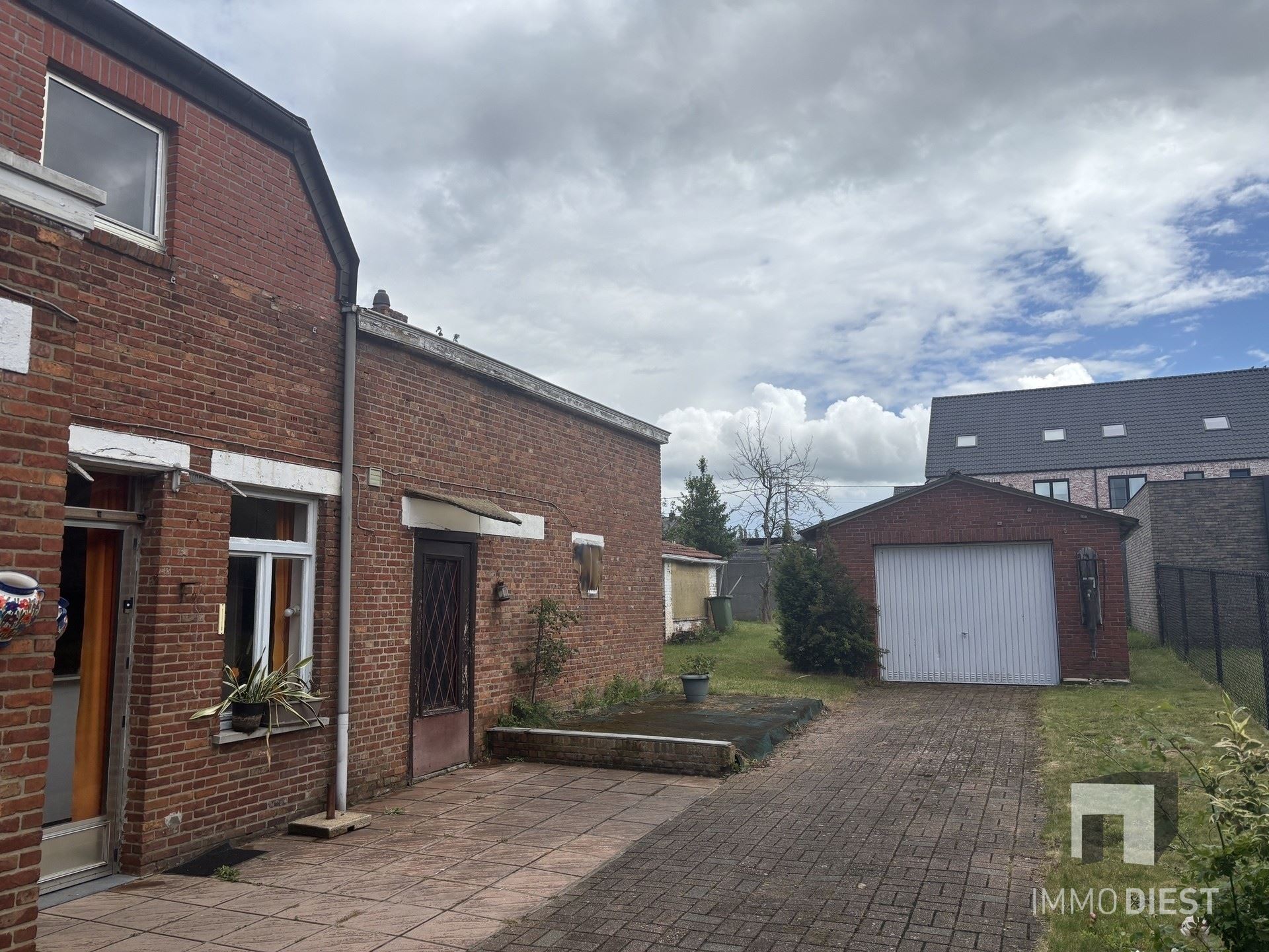 Ruime kluswoning met 3 slaapkamers, garage en tuin - foto 4