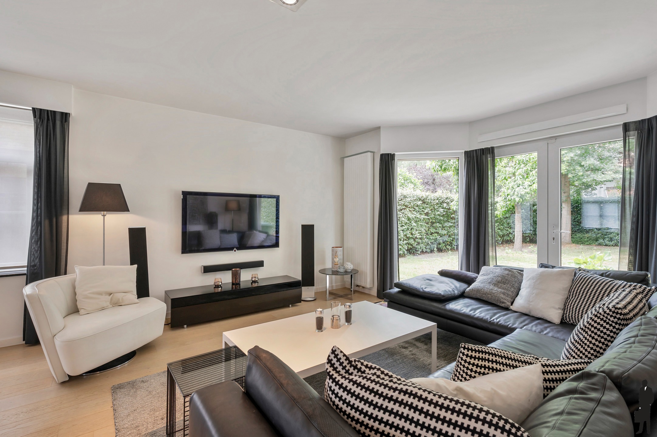 Verrassend instapklare ruime woning op centrale locatie te Brasschaat! - foto 5