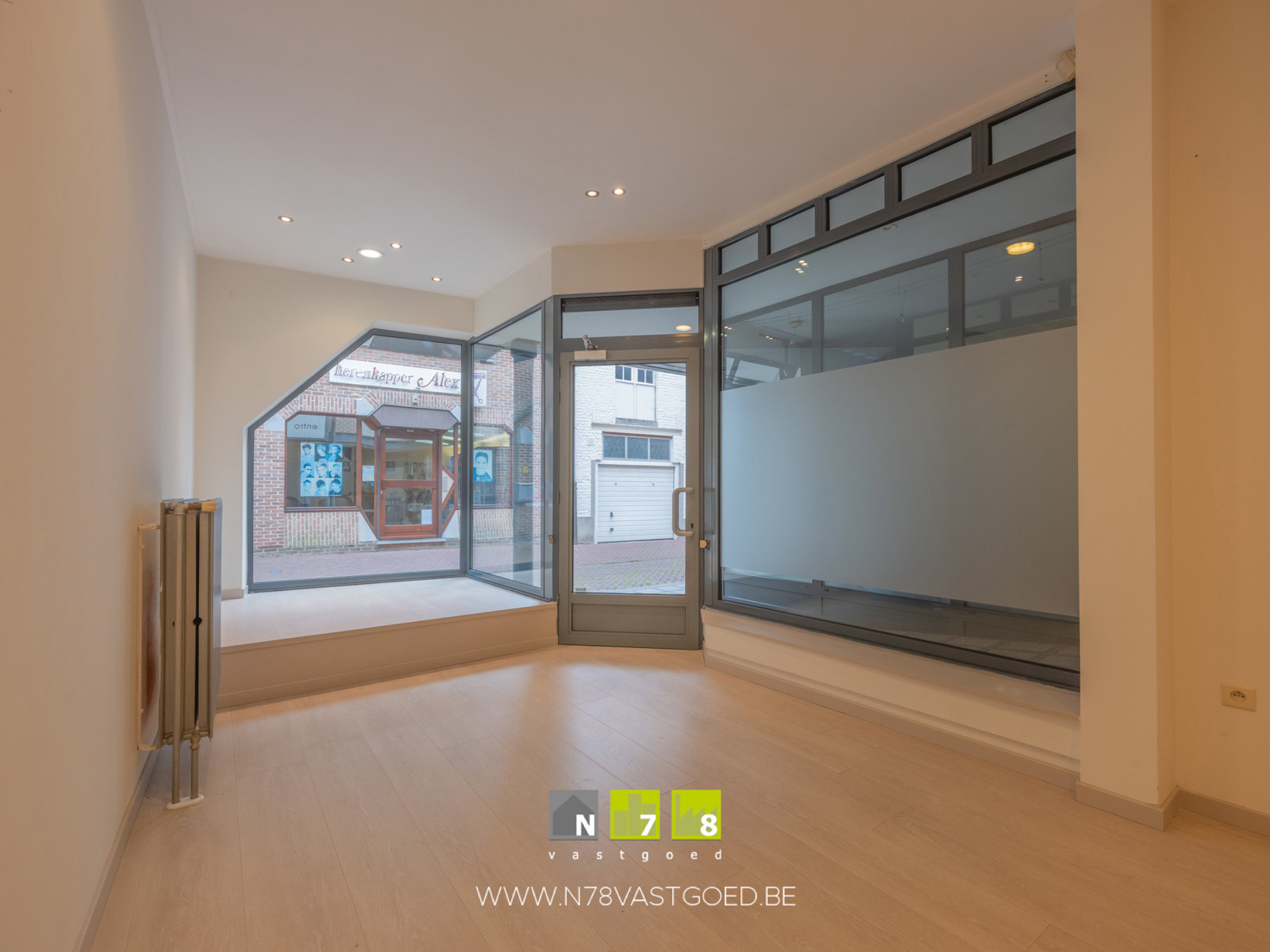 Commercial à louer à Maaseik - photo 2