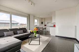 Zeer gunstig gelegen volledig bemeubelde penthouse met zijdelings zeezicht en uitzicht op duinengebied. Deze penthouse beschikt over een ruime...