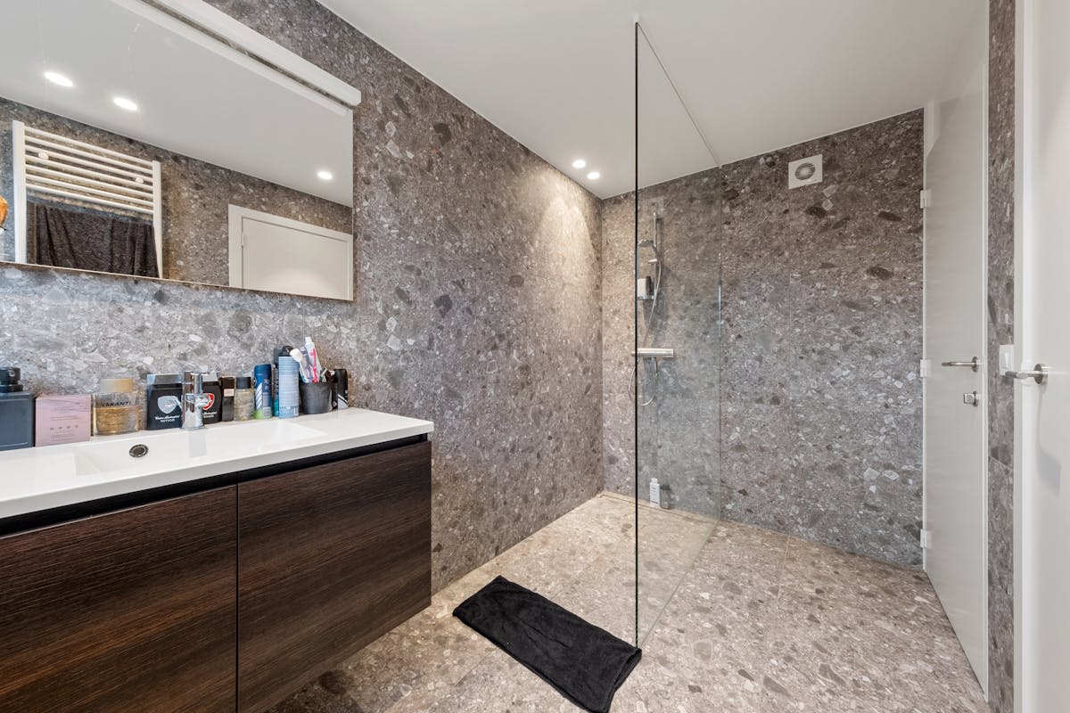 Ready to move in one bedroom apartment with garage for sale - photo 5