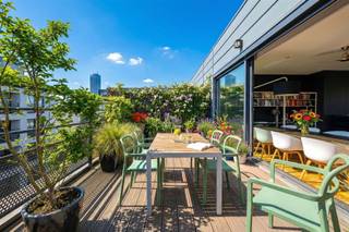 Prachtige duplex met 4 slaapkamers in de bruisende kanaalzone van BrusselOntdek dit uitzonderlijk ruime en lichtrijke duplexappartement,...