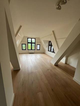 Ruim twee slaapkamer appartement in kasteeldomein Cantecroy met gezamenlijke tuin en fitness ruimte. Zeer ruim twee slaapkamer appartement van...