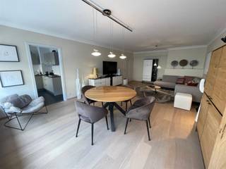 Ideaal gelegen tussen station en de markt in, ligt dit fantastisch groot en knap appartement met twee ruime slaapkamers en een bureel/hobbykamer...