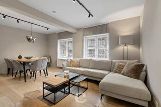 Luxueus gerenoveerde woning met 3 ruime slaapkamers in het centrum van Knokke.De woning is volledig gerenoveerd met oog voor kwaliteit en...