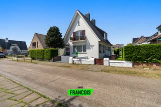 Droom je van een woning waar je het ruisen van de zee in je tuin hoort? 🐚 Waar je elke dag wakker wordt met een vakantiegevoel? Dan is Villa...