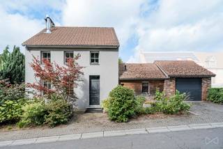 Ontdek in Orp-le-Grand dit huis met 4 gevels vol potentieel, ideaal gelegen op 15 rue du Château Rose. Het ontwikkelt een woonoppervlakte van 191...