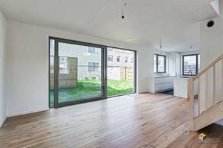 BEN-woning met 3 slaapkamers op top locatie met aangename tuin en autostaanplaats. Je komt binnen in een aangename inkomhal waar er zich een...