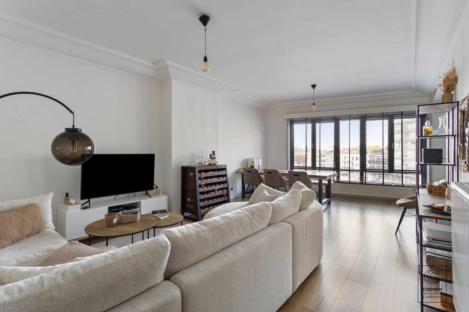 Prachtig gerenoveerd appartement met 2 slaapkamers, terras en bew. opp. van 80m2! - foto 3
