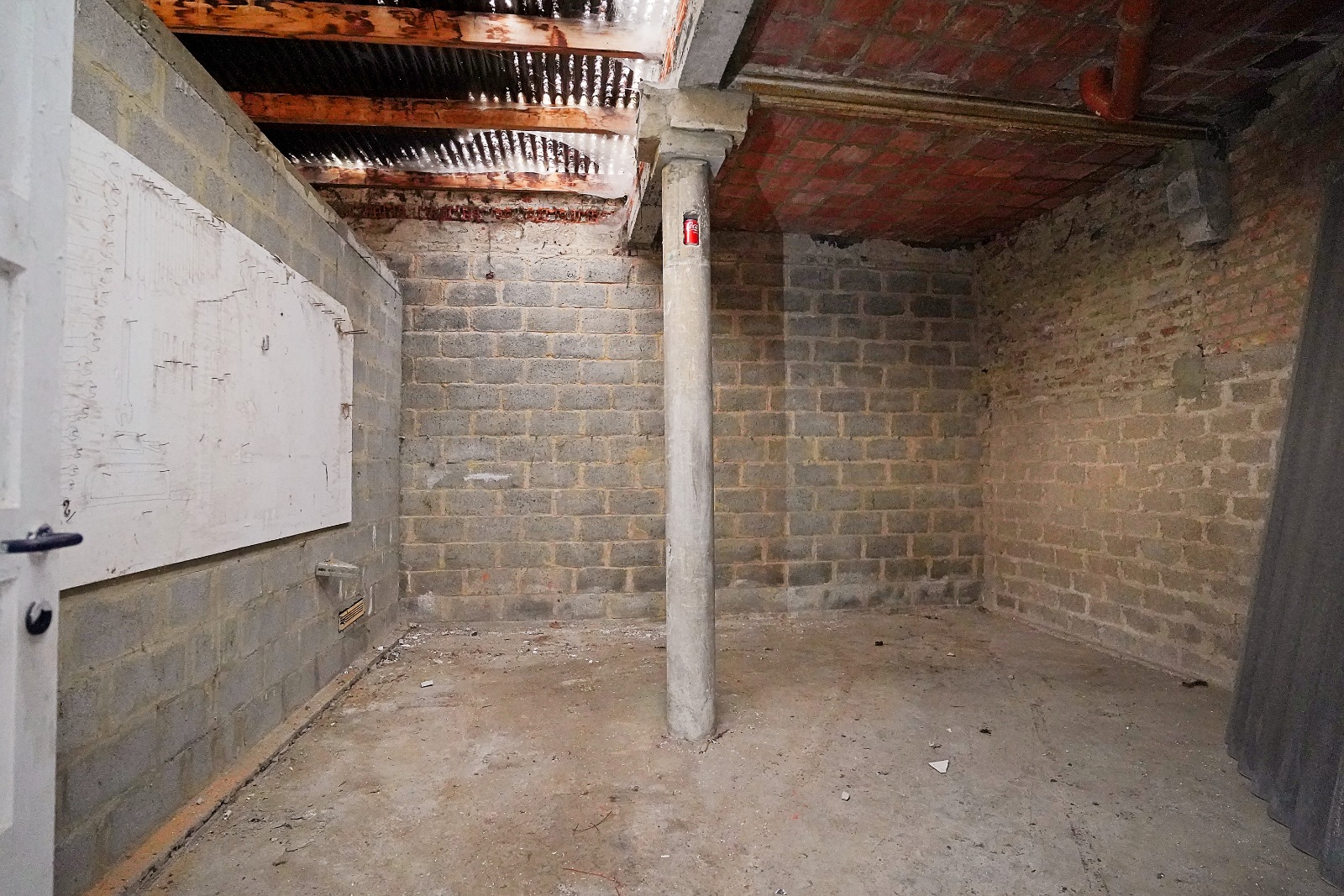 Magazijn van 220 m² te centrum Aalst - foto 4