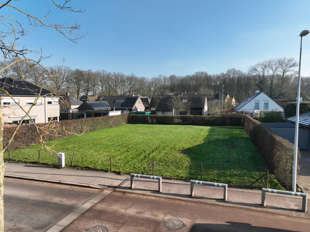 Zeldzame bouwgrond in het hart van Izegem - foto 2