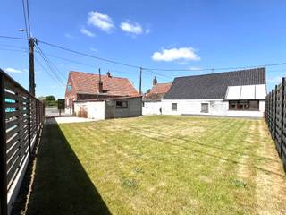 Goedgelegen TE RENOVEREN HOB met GARAGE, TUIN. Gelegen nabij centrum Waregem en Kruisem alsook nabij invalswegen en E17. INDELING:...