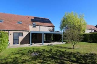 Deze woning is gelegen in een aangename en rustige woonbuurt te Tongeren-Vreren.Recent werden zonnepanelen, een thuisbatterij en een warmtepompboiler...