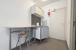 <span><strong>**STUDENTS/PHD ONLY**</strong></span><br /><br />At Residence 'T Tientje, you'll find this studio with a <strong>private terrace</strong> on the ground floor. The studio is fully furnished and equipped with a practical <strong>kitchenette</strong> and a <strong>bathroom</strong>. The residence is in an excellent location, close to various campuses, amenities, and much more.<br /><br />Looking for a quiet place to study? Then this is the right place!<br /><br /><span><strong>Interested in a site visit? Call 0470 59 65 44 or verhuur@connect-immo.be</strong></span><br /><br />Rent: €680 + €110 (provision for electricity, heating, and water) + private internet<br />Immediately available!<br />EPC: label B - 202 kWh/m²year