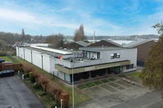 In de Karnemelkstraat te Zelzate bevindt zich dit uitstekend onderhouden en veelzijdige bedrijfsgebouw met een totale bruikbare oppervlakte van...